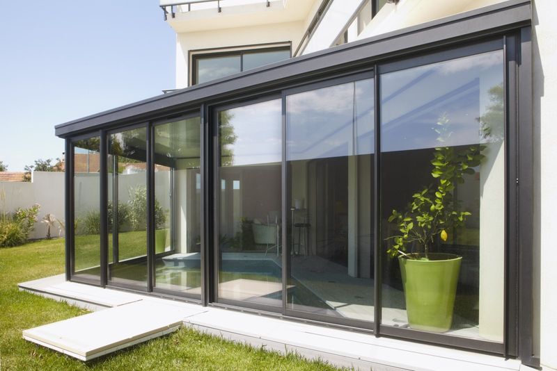 Véranda ou pièce a vivre avec toiture isolante réalisée à Martigues